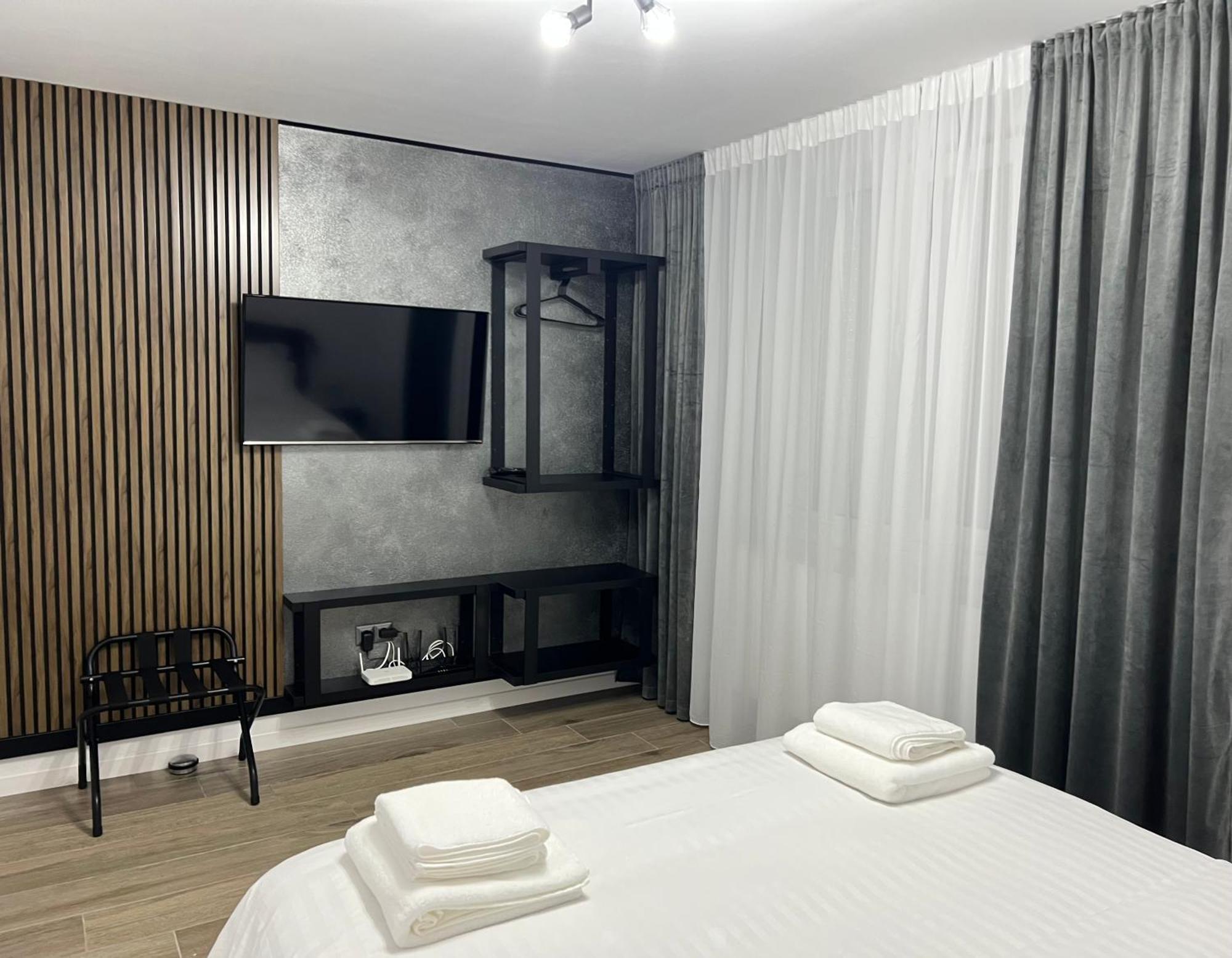 Onix Apartment Hunedoara Bagian luar foto