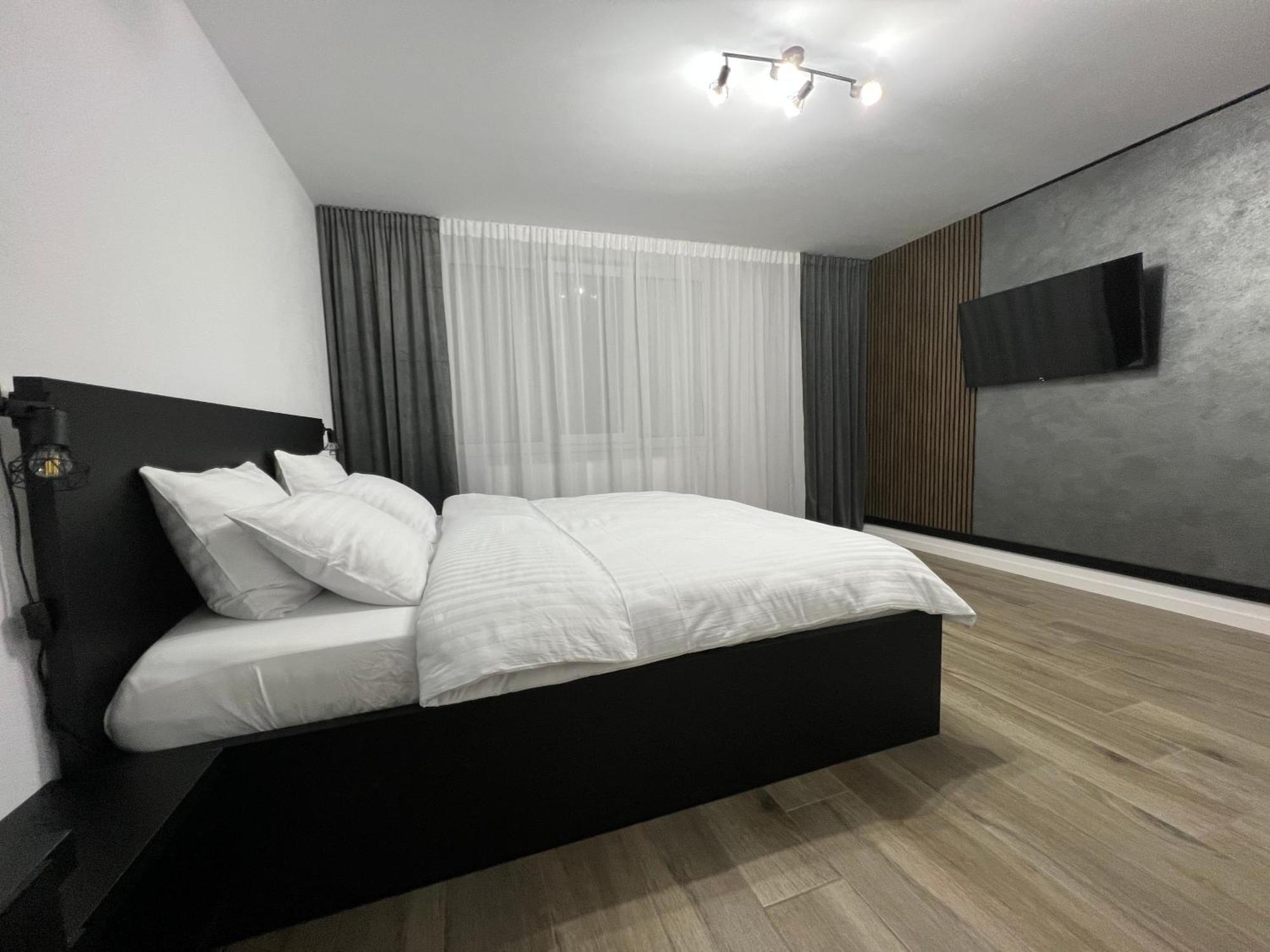 Onix Apartment Hunedoara Bagian luar foto