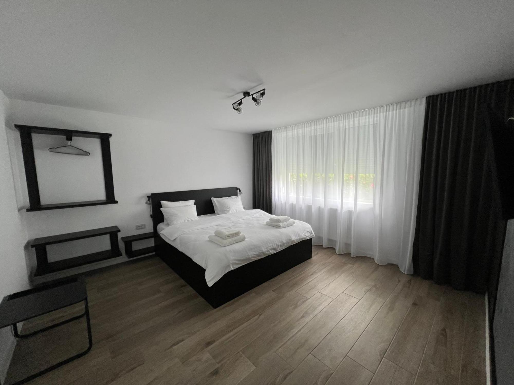 Onix Apartment Hunedoara Bagian luar foto