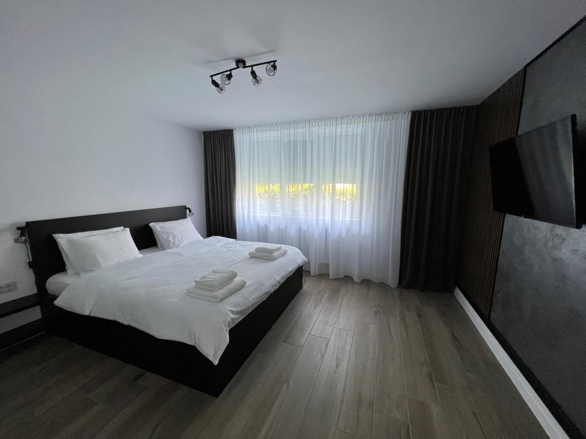 Onix Apartment Hunedoara Bagian luar foto